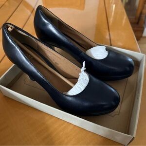 Elegant Black Women's Shoes Clark’s size 6